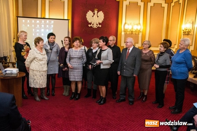 Zdjęcie w galerii na portalu naszwodzislaw.com: Wodzisławski Uniwersytet Trzeciego Wieku. Zorganizowano wystawę z okazji 10-lecia  wiadomości z regionu
