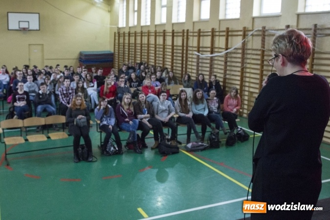 Zdjęcie w galerii na portalu naszwodzislaw.com: Prelekcja dotycząca krwiodawstwa i dawców szpiku. Uczniowie ZSP nr 2 w Rydułtowach dowiedzieli się, dlaczego warto pomagać innym wiadomości z regionu