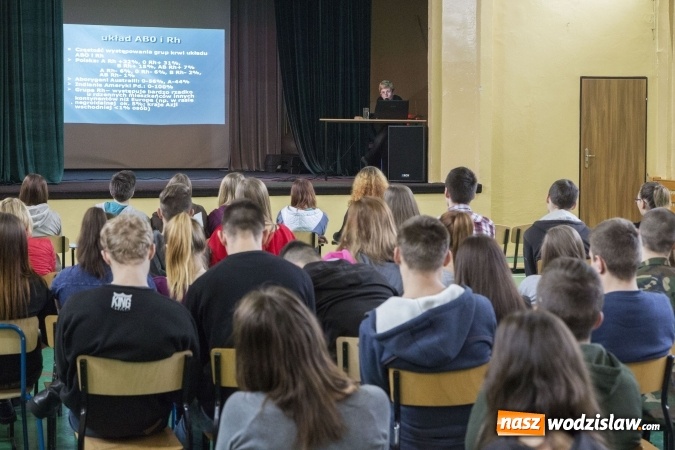 Zdjęcie w galerii na portalu naszwodzislaw.com: Prelekcja dotycząca krwiodawstwa i dawców szpiku. Uczniowie ZSP nr 2 w Rydułtowach dowiedzieli się, dlaczego warto pomagać innym wiadomości z regionu