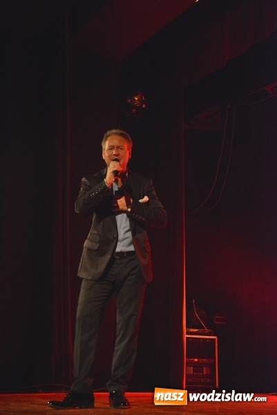 Zdjęcie w galerii na portalu naszwodzislaw.com: Jacek Silski zaśpiewał w pszowskim MOK-u wiadomości z regionu