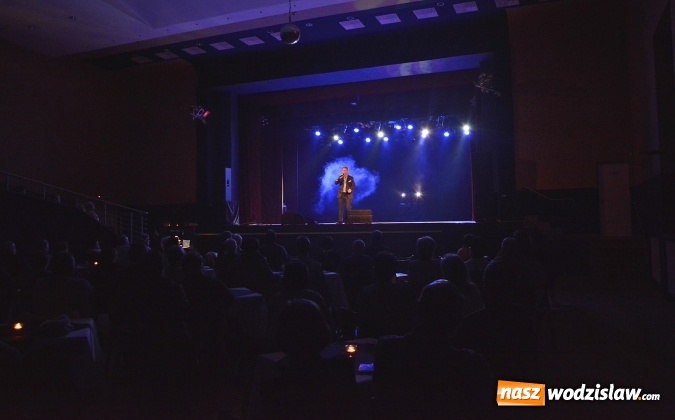 Zdjęcie w galerii na portalu naszwodzislaw.com: Jacek Silski zaśpiewał w pszowskim MOK-u wiadomości z regionu