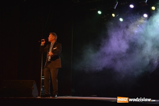Zdjęcie w galerii na portalu naszwodzislaw.com: Jacek Silski zaśpiewał w pszowskim MOK-u wiadomości z regionu