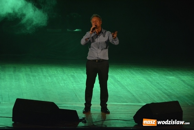 Zdjęcie w galerii na portalu naszwodzislaw.com: Jacek Silski zaśpiewał w pszowskim MOK-u wiadomości z regionu