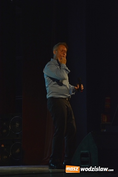 Zdjęcie w galerii na portalu naszwodzislaw.com: Jacek Silski zaśpiewał w pszowskim MOK-u wiadomości z regionu