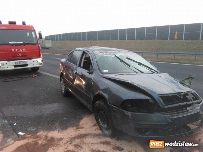 Zdjęcie w galerii na portalu naszwodzislaw.com: Połomia: Osobówka dachowała na A1  wiadomości z regionu