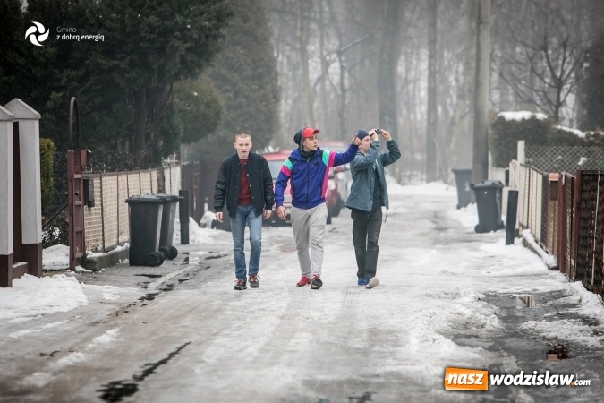 Zdjęcie w galerii na portalu naszwodzislaw.com: Rezi robi dym! Popularny youtuber bohaterem drugiego spotu promującego akcję wiadomości z regionu