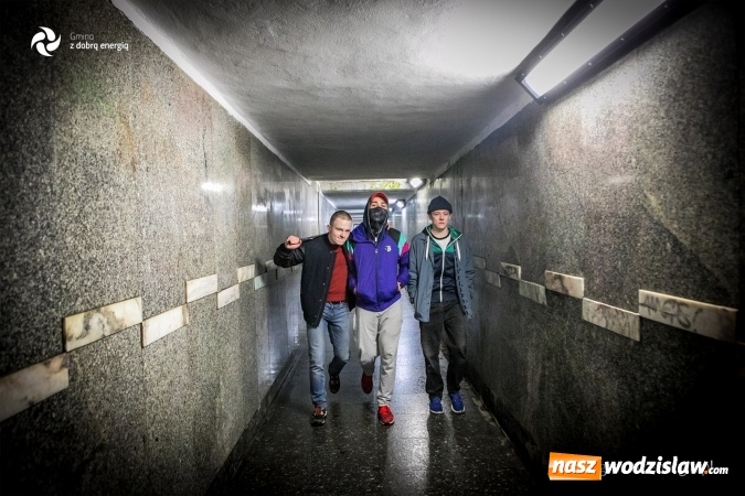 Zdjęcie w galerii na portalu naszwodzislaw.com: Rezi robi dym! Popularny youtuber bohaterem drugiego spotu promującego akcję wiadomości z regionu