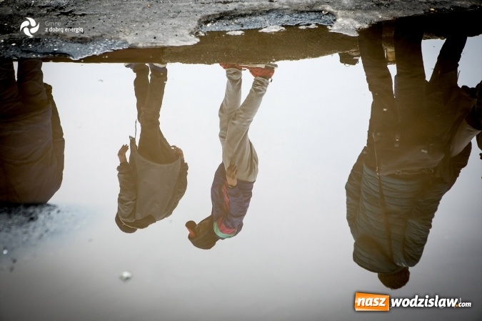 Zdjęcie w galerii na portalu naszwodzislaw.com: Rezi robi dym! Popularny youtuber bohaterem drugiego spotu promującego akcję wiadomości z regionu