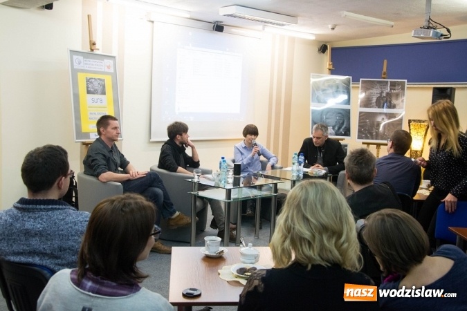 Zdjęcie w galerii na portalu naszwodzislaw.com: O syryjskiej rewolucji, wojnie i ludzkich marzeniach. Wyjątkowi goście w wodzisławskiej bibliotece wiadomości z regionu