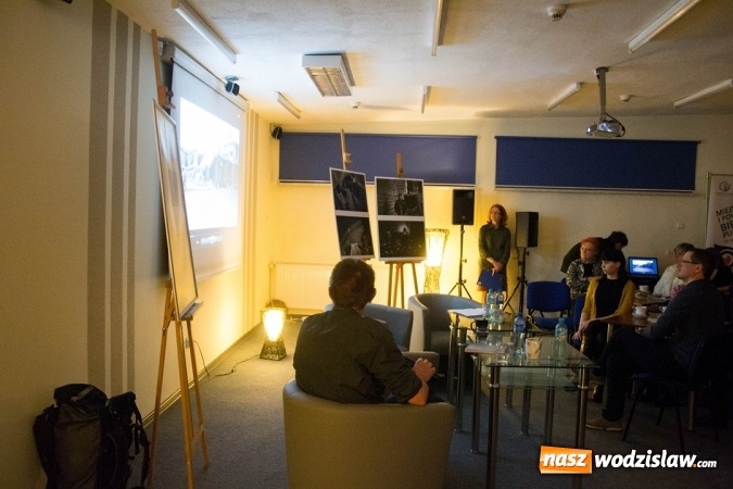 Zdjęcie w galerii na portalu naszwodzislaw.com: O syryjskiej rewolucji, wojnie i ludzkich marzeniach. Wyjątkowi goście w wodzisławskiej bibliotece wiadomości z regionu