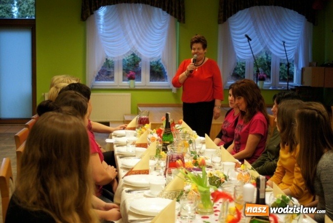 Zdjęcie w galerii na portalu naszwodzislaw.com: Tłusty Czwartek połączony z Dniem Kobiet Koła Gospodyń Wiejskich w Połomi wiadomości z regionu