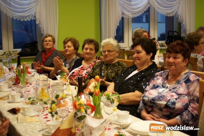 Zdjęcie w galerii na portalu naszwodzislaw.com: Tłusty Czwartek połączony z Dniem Kobiet Koła Gospodyń Wiejskich w Połomi wiadomości z regionu