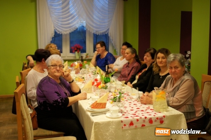Zdjęcie w galerii na portalu naszwodzislaw.com: Tłusty Czwartek połączony z Dniem Kobiet Koła Gospodyń Wiejskich w Połomi wiadomości z regionu