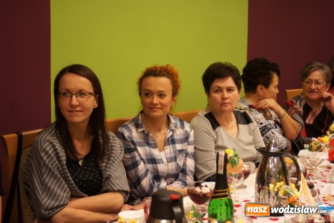 Zdjęcie w galerii na portalu naszwodzislaw.com: Tłusty Czwartek połączony z Dniem Kobiet Koła Gospodyń Wiejskich w Połomi wiadomości z regionu