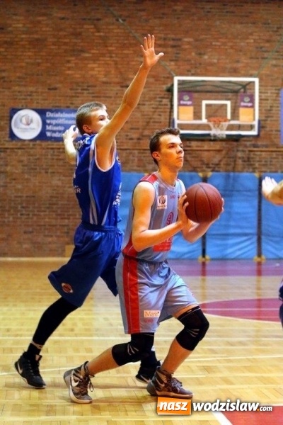 Zdjęcie w galerii na portalu naszwodzislaw.com: Doskonała druga połowa meczu koszykarzy MKS Wodzisław. Smyk Prudnik pokonany! wiadomości z regionu