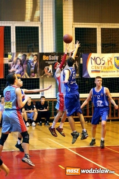 Zdjęcie w galerii na portalu naszwodzislaw.com: Doskonała druga połowa meczu koszykarzy MKS Wodzisław. Smyk Prudnik pokonany! wiadomości z regionu