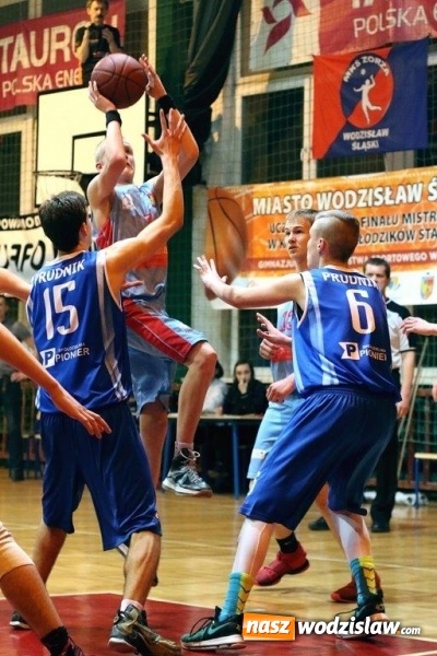 Zdjęcie w galerii na portalu naszwodzislaw.com: Doskonała druga połowa meczu koszykarzy MKS Wodzisław. Smyk Prudnik pokonany! wiadomości z regionu