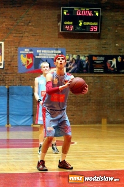 Zdjęcie w galerii na portalu naszwodzislaw.com: Doskonała druga połowa meczu koszykarzy MKS Wodzisław. Smyk Prudnik pokonany! wiadomości z regionu