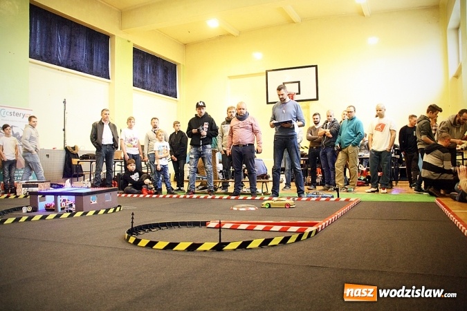 Zdjęcie w galerii na portalu naszwodzislaw.com: Ścigali się zdalnie sterowanymi samochodami wiadomości z regionu