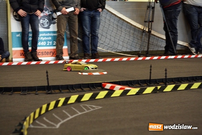 Zdjęcie w galerii na portalu naszwodzislaw.com: Ścigali się zdalnie sterowanymi samochodami wiadomości z regionu