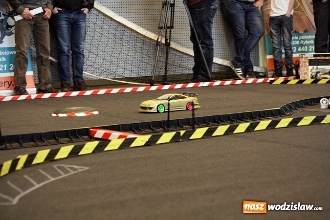 Zdjęcie w galerii na portalu naszwodzislaw.com: Ścigali się zdalnie sterowanymi samochodami wiadomości z regionu