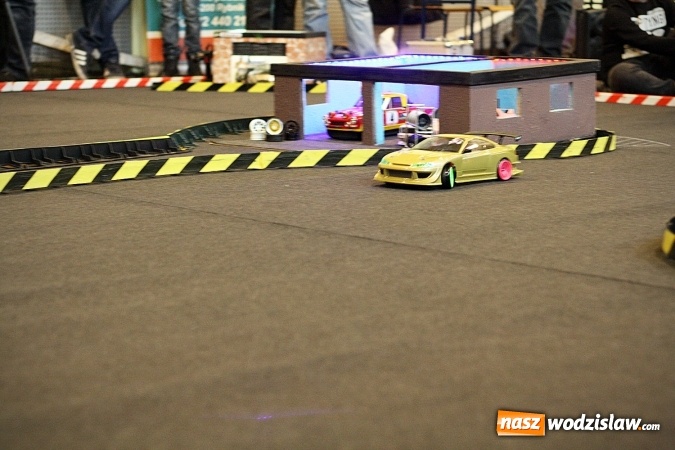 Zdjęcie w galerii na portalu naszwodzislaw.com: Ścigali się zdalnie sterowanymi samochodami wiadomości z regionu