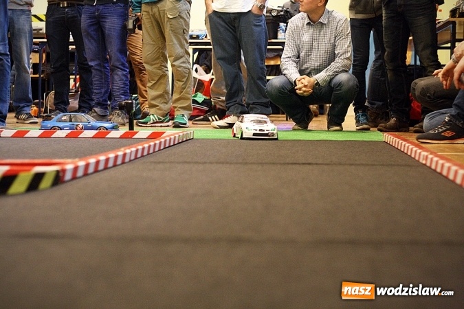 Zdjęcie w galerii na portalu naszwodzislaw.com: Ścigali się zdalnie sterowanymi samochodami wiadomości z regionu