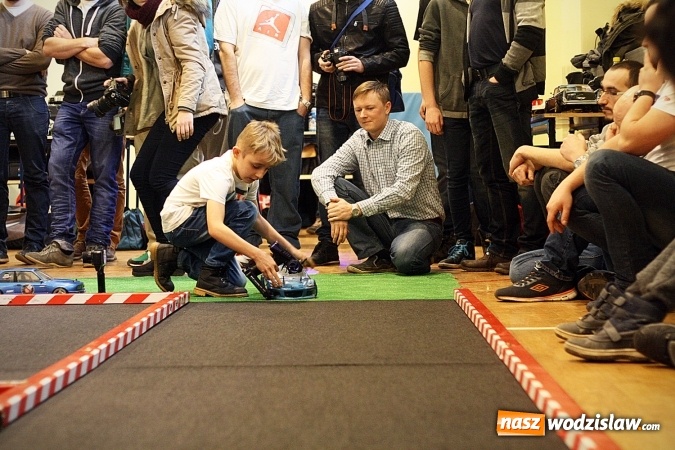 Zdjęcie w galerii na portalu naszwodzislaw.com: Ścigali się zdalnie sterowanymi samochodami wiadomości z regionu