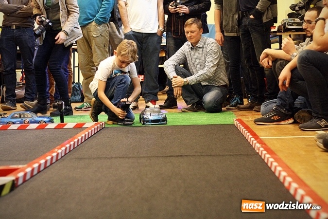Zdjęcie w galerii na portalu naszwodzislaw.com: Ścigali się zdalnie sterowanymi samochodami wiadomości z regionu