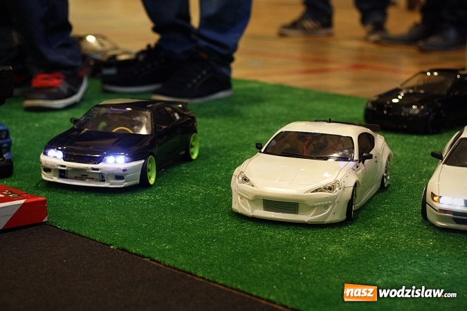 Zdjęcie w galerii na portalu naszwodzislaw.com: Ścigali się zdalnie sterowanymi samochodami wiadomości z regionu