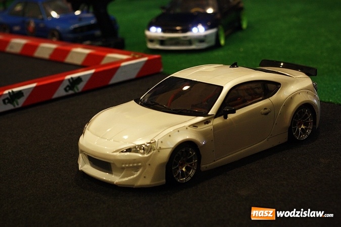 Zdjęcie w galerii na portalu naszwodzislaw.com: Ścigali się zdalnie sterowanymi samochodami wiadomości z regionu