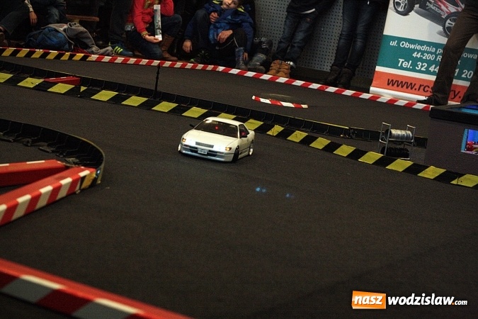 Zdjęcie w galerii na portalu naszwodzislaw.com: Ścigali się zdalnie sterowanymi samochodami wiadomości z regionu