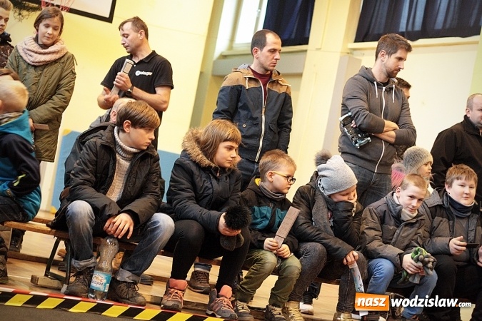 Zdjęcie w galerii na portalu naszwodzislaw.com: Ścigali się zdalnie sterowanymi samochodami wiadomości z regionu