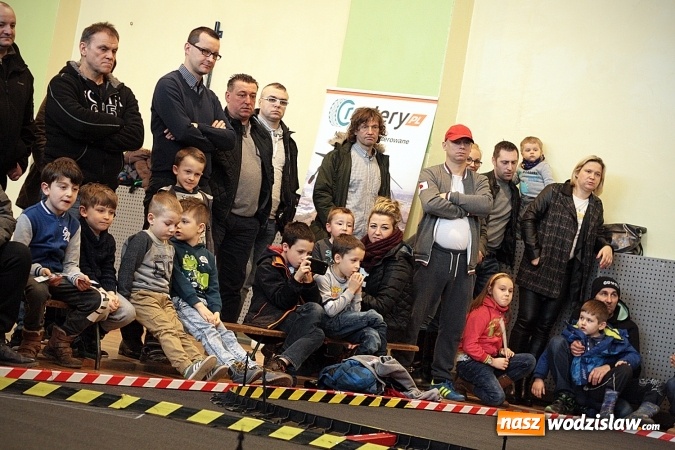 Zdjęcie w galerii na portalu naszwodzislaw.com: Ścigali się zdalnie sterowanymi samochodami wiadomości z regionu