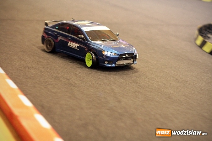 Zdjęcie w galerii na portalu naszwodzislaw.com: Ścigali się zdalnie sterowanymi samochodami wiadomości z regionu