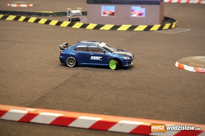 Zdjęcie w galerii na portalu naszwodzislaw.com: Ścigali się zdalnie sterowanymi samochodami wiadomości z regionu