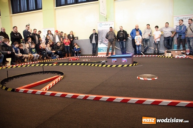 Zdjęcie w galerii na portalu naszwodzislaw.com: Ścigali się zdalnie sterowanymi samochodami wiadomości z regionu
