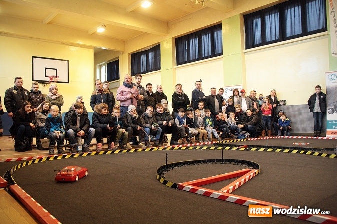 Zdjęcie w galerii na portalu naszwodzislaw.com: Ścigali się zdalnie sterowanymi samochodami wiadomości z regionu