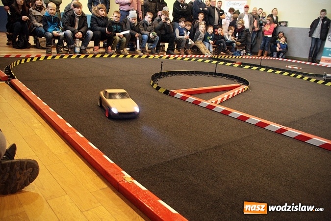 Zdjęcie w galerii na portalu naszwodzislaw.com: Ścigali się zdalnie sterowanymi samochodami wiadomości z regionu