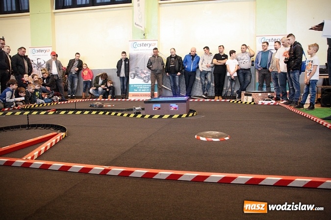 Zdjęcie w galerii na portalu naszwodzislaw.com: Ścigali się zdalnie sterowanymi samochodami wiadomości z regionu
