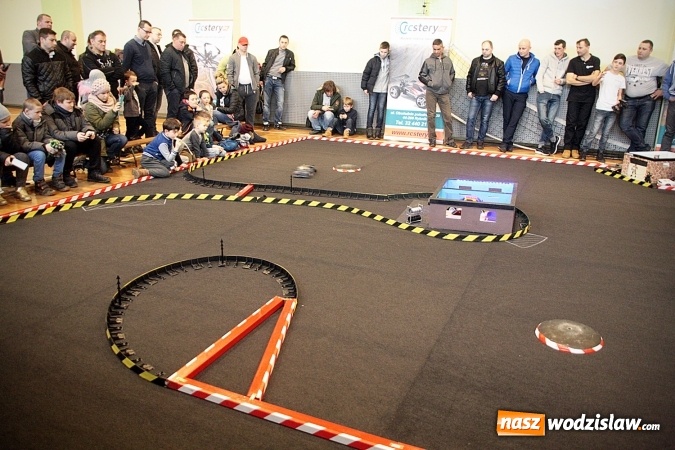 Zdjęcie w galerii na portalu naszwodzislaw.com: Ścigali się zdalnie sterowanymi samochodami wiadomości z regionu