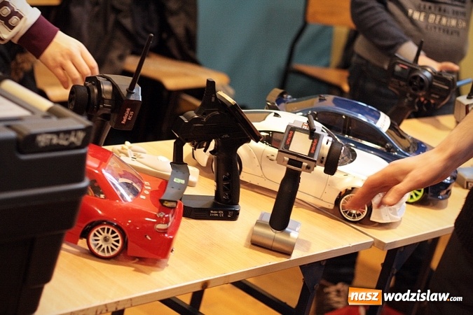 Zdjęcie w galerii na portalu naszwodzislaw.com: Ścigali się zdalnie sterowanymi samochodami wiadomości z regionu