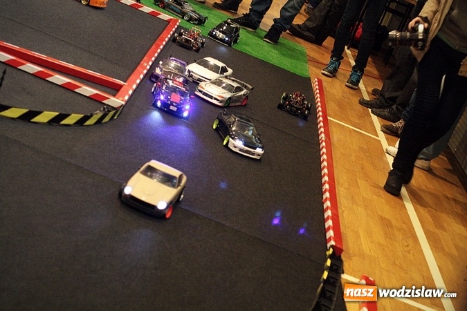 Zdjęcie w galerii na portalu naszwodzislaw.com: Ścigali się zdalnie sterowanymi samochodami wiadomości z regionu