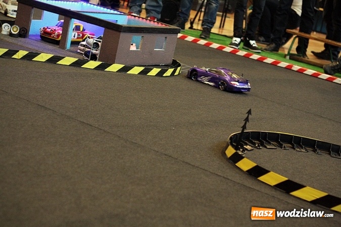 Zdjęcie w galerii na portalu naszwodzislaw.com: Ścigali się zdalnie sterowanymi samochodami wiadomości z regionu