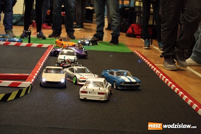 Zdjęcie w galerii na portalu naszwodzislaw.com: Ścigali się zdalnie sterowanymi samochodami wiadomości z regionu