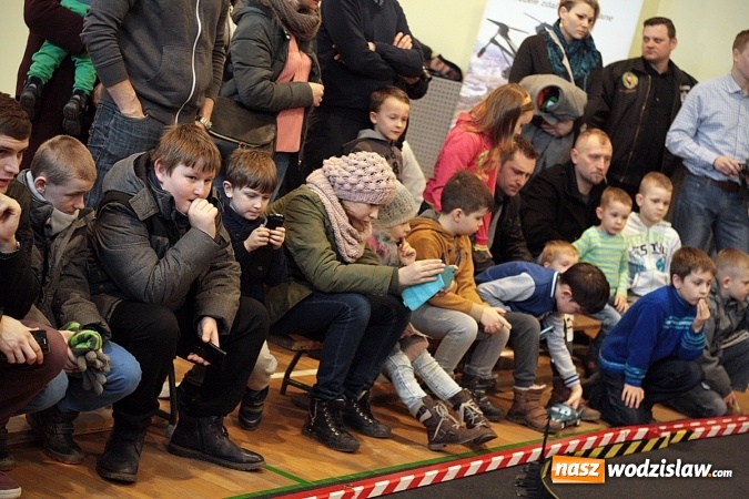 Zdjęcie w galerii na portalu naszwodzislaw.com: Ścigali się zdalnie sterowanymi samochodami wiadomości z regionu