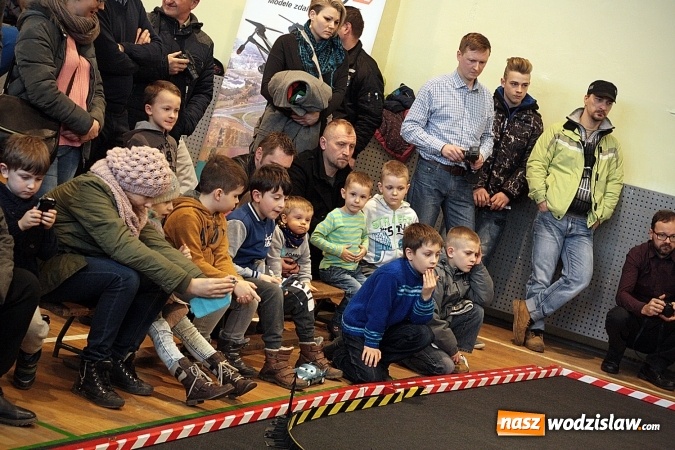 Zdjęcie w galerii na portalu naszwodzislaw.com: Ścigali się zdalnie sterowanymi samochodami wiadomości z regionu