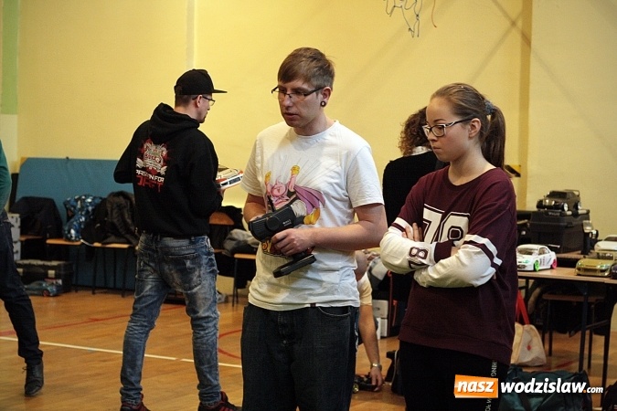 Zdjęcie w galerii na portalu naszwodzislaw.com: Ścigali się zdalnie sterowanymi samochodami wiadomości z regionu