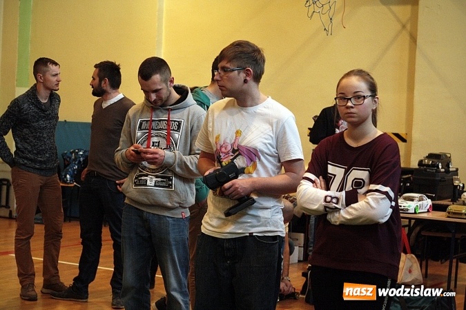 Zdjęcie w galerii na portalu naszwodzislaw.com: Ścigali się zdalnie sterowanymi samochodami wiadomości z regionu