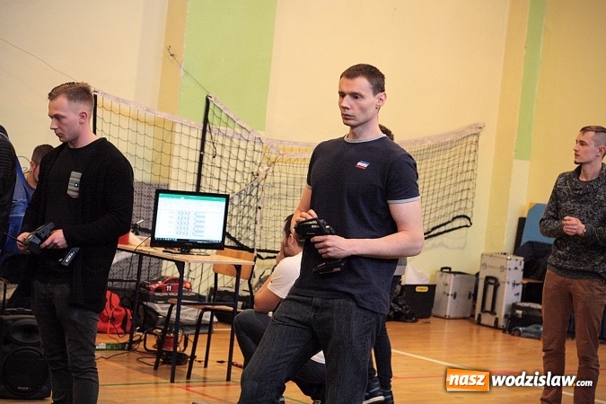 Zdjęcie w galerii na portalu naszwodzislaw.com: Ścigali się zdalnie sterowanymi samochodami wiadomości z regionu